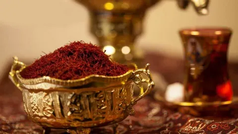 تصویر 2 از زعفران صادراتی بسته‌ بندی شکیل ویژه هدایا و سوغات